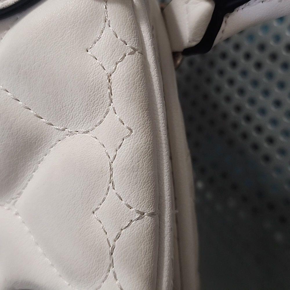 Juicy Couture Quilted White Heart Bag With Crossbody Strap - Picture 14 of 14